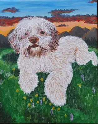 paisaje de un campo con un perro pequeño tirado en la hierba en primer plano