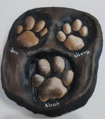 escultura de pata de perro