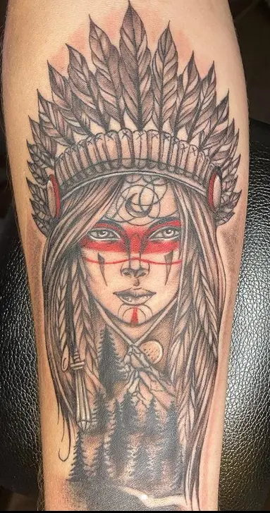 tatuaje de rostro femenino