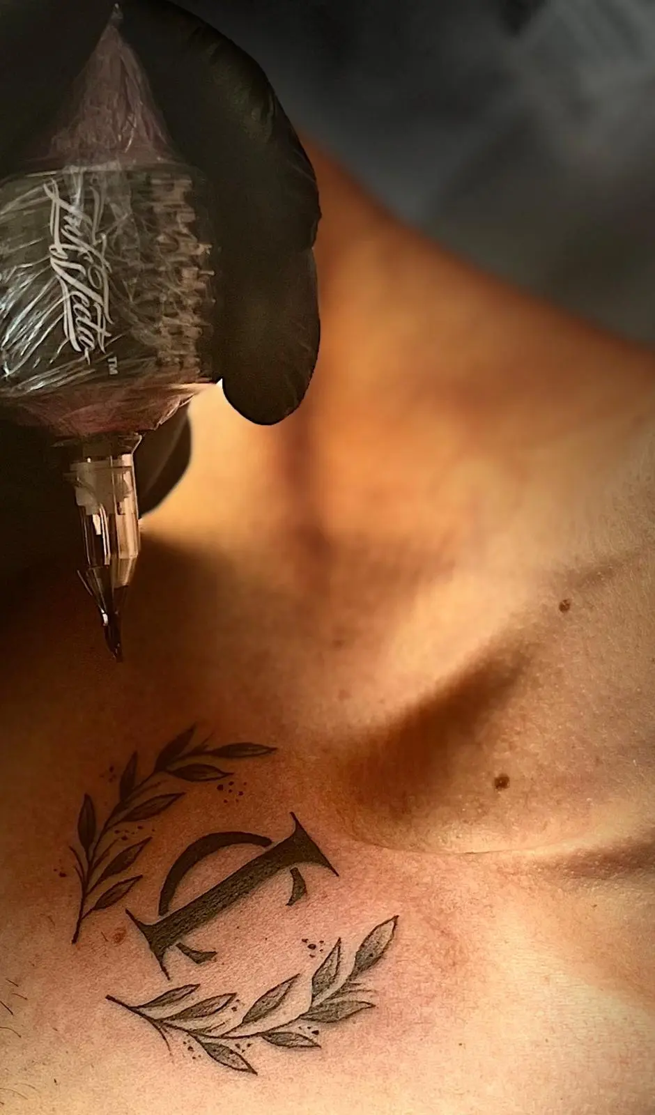 tatuaje de una telaraña con una araña