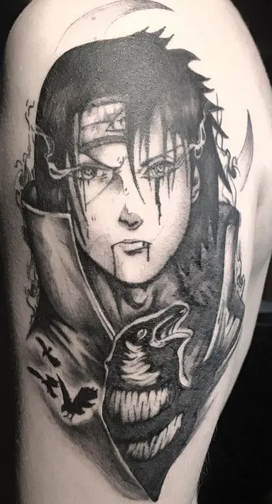 tatuaje de una mezcla de personajes 'itachi'y 'sasuke'
