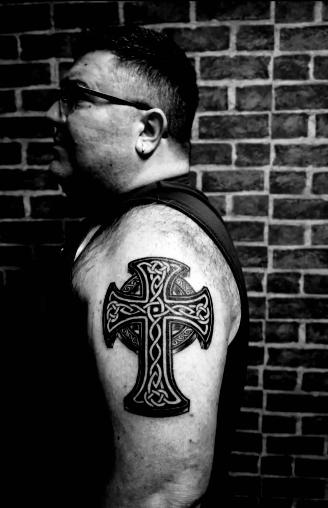 tatuaje de una cruz celtica