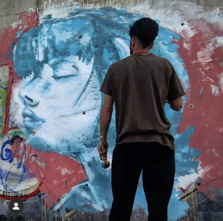 adrian pintando